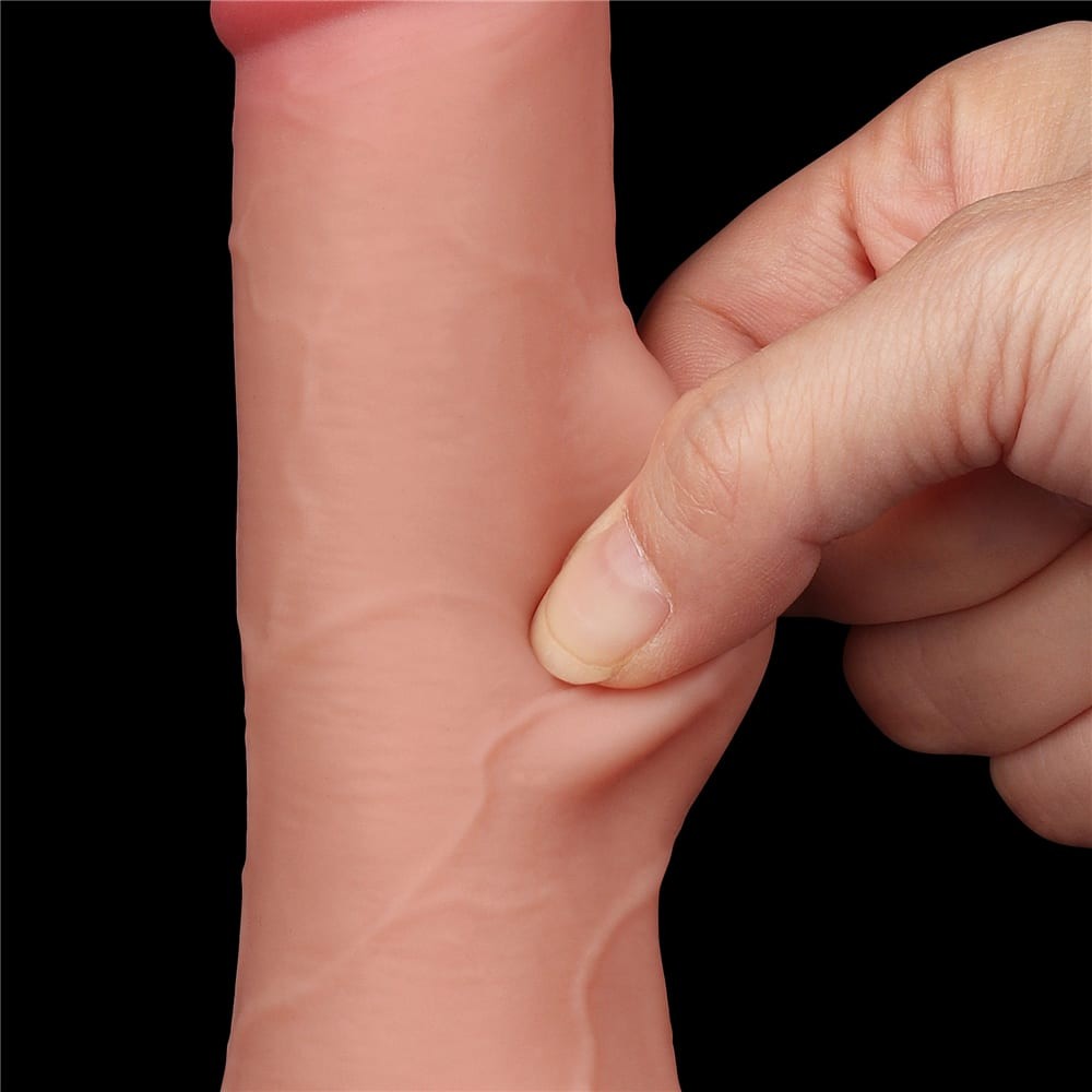 Detaliu macro al texturii de vene in relief ale dildo-ului Lovetoy Sliding Skin, la apasare cu degetul