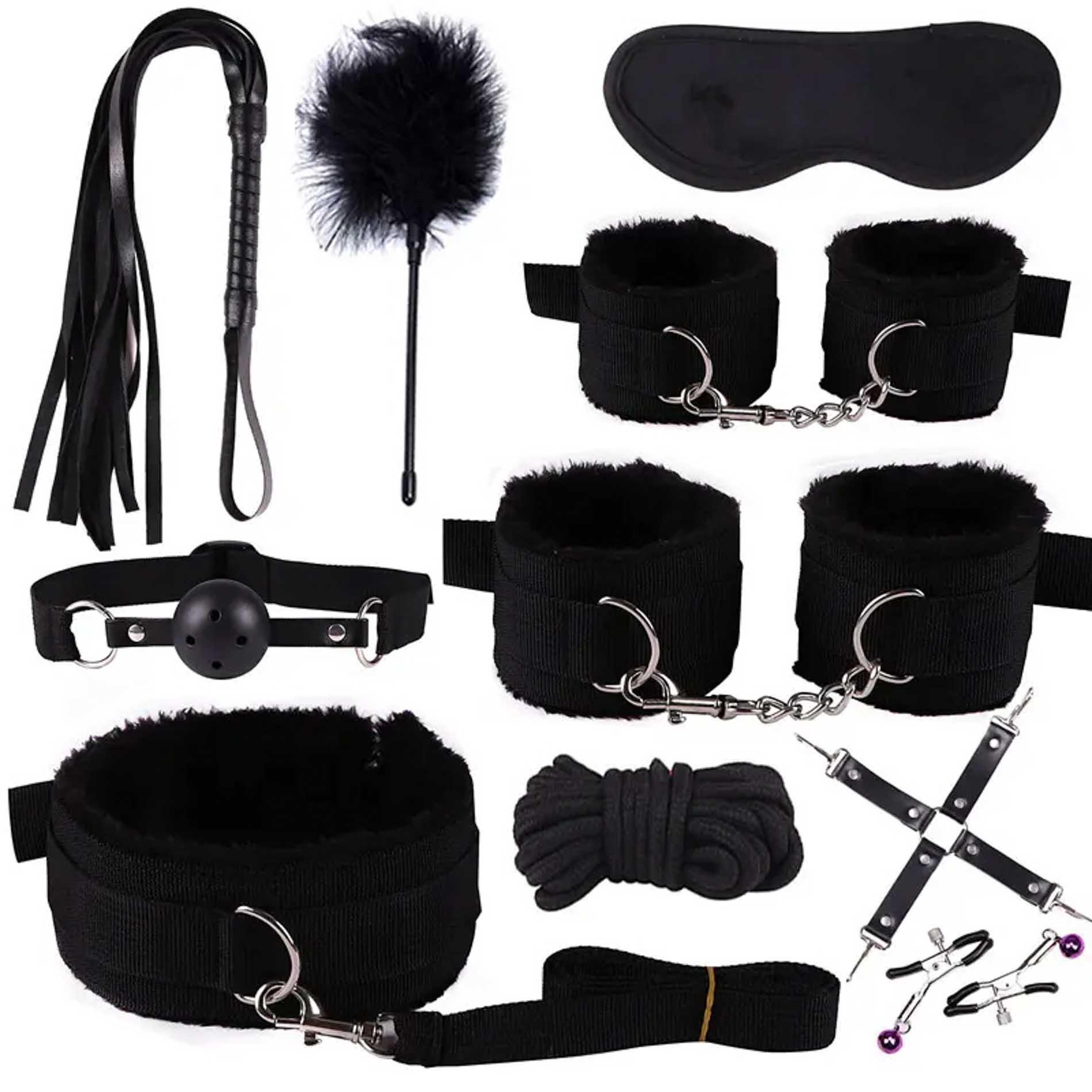 Toate cele 10 piese ale kitului BDSM Fetish B-Series asezate impreuna: bici, pana, masca, catuse maini si picioare, zgarda cu lesa, franghie, curele in X, clesti sfarcuri