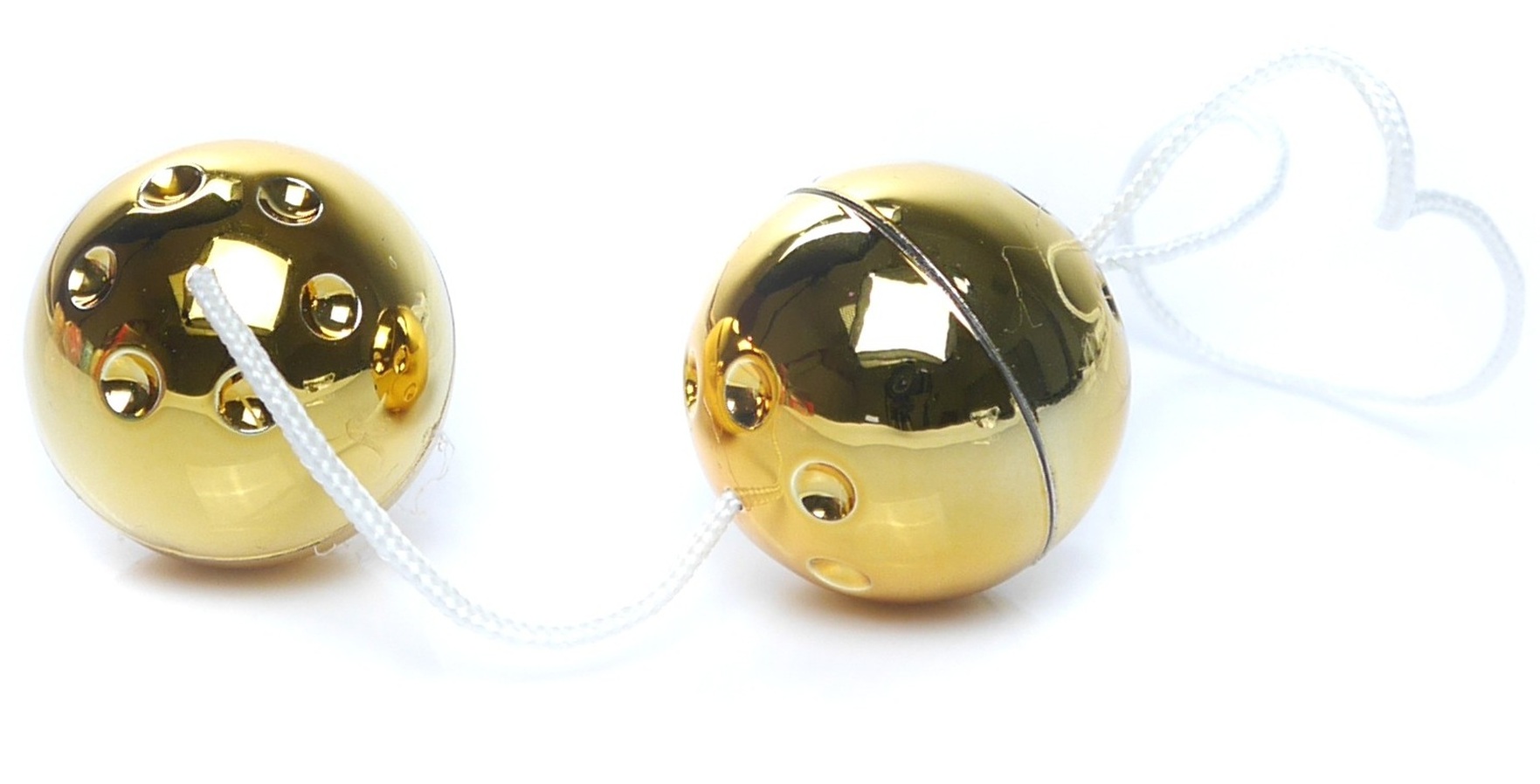 Bile Vaginale Duo Balls Gold, Auriu - detaliu cele doua bile scoase din cutie, cu textura si snurul de recuperare vizibile