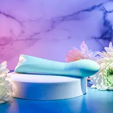 Vibrator Evolved Come With Me Turcoaz - prezentare lifestyle