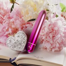 Mini Vibrator Rocks Off Boudoir Courtesan, alaturi de flori si accesorii decorative