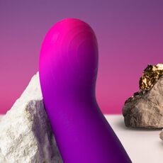 Vibrator Punct G Rocks Off Glo-Girl Vibe, prim-plan langa pietre decorative