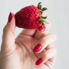 Capsuna tinuta in mana, aroma dulce a gelului de stimulare System JO Nipple Titillator