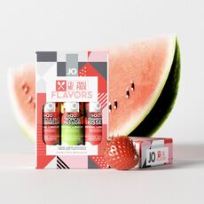 Cutie System JO Tri-Me Triple Pack Flavors langa o felie de pepene rosu si o capsuna