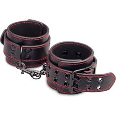 Catuse Fetish Bondage, piele neagra, cusaturi rosii - detaliu design