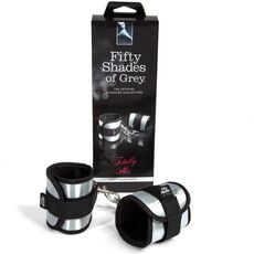 Catuse Fifty Shades of Grey "Totally His"  Argintiu