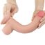 Dildo-ul Lovetoy Sliding Skin 9 inch curbat, cu pielea culisanta trasa simultan, demonstrand flexibilitatea totala