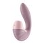 Detaliu logo Satisfyer gravat pe corpul de comanda al vibratorului Supernova