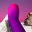 Vibrator Punct G Rocks Off Glo-Girl Vibe, prim-plan langa pietre decorative