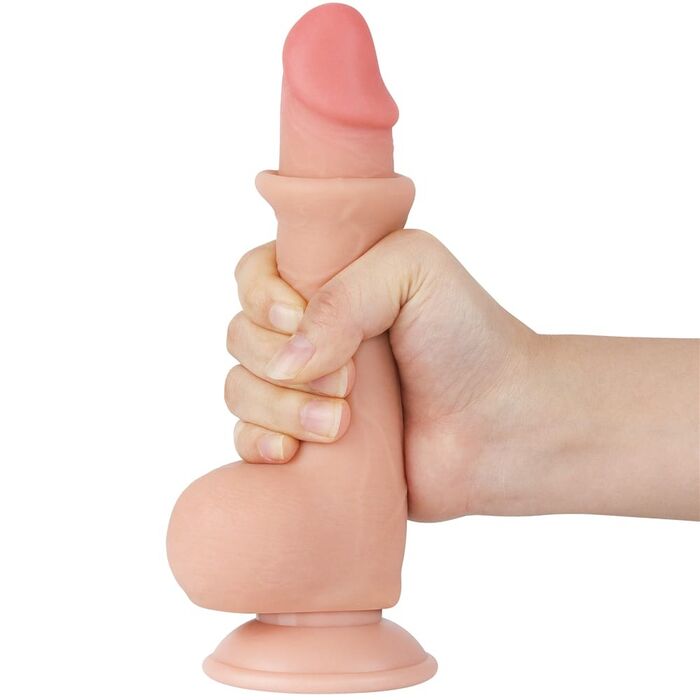 Pielea exterioara culisanta a dildo-ului Lovetoy trasa in jos cu mana, dezvaluind glandul de dedesubt, similar unui prepuț