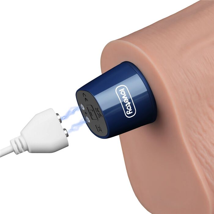 Cablul de incarcare magnetica conectat la baza vibratorului Lovetoy Real Softee, logo lovetoy vizibil