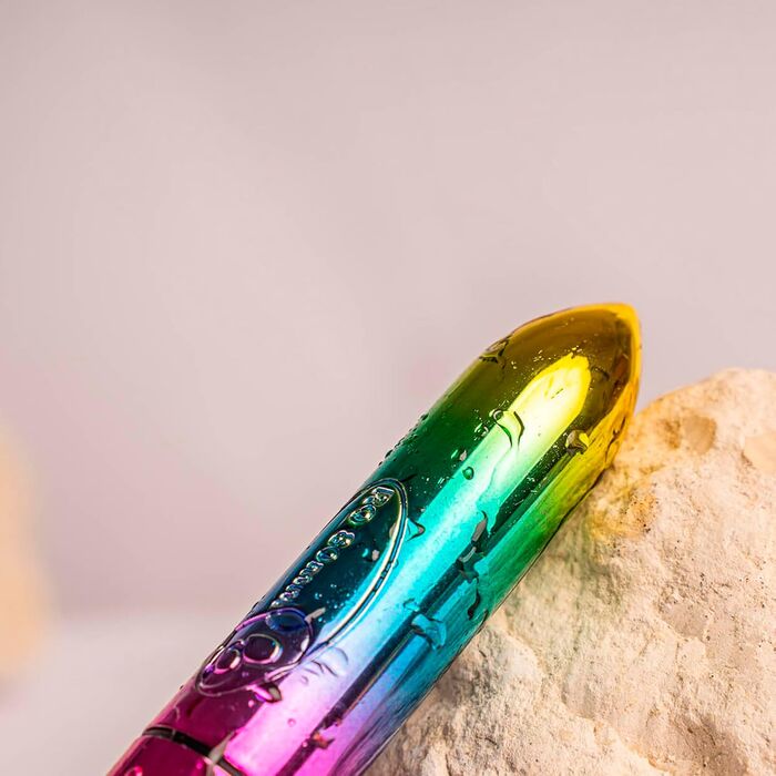 Mini Vibrator Rocks Off RO-80mm Rainbow, detaliu umed pe piatra