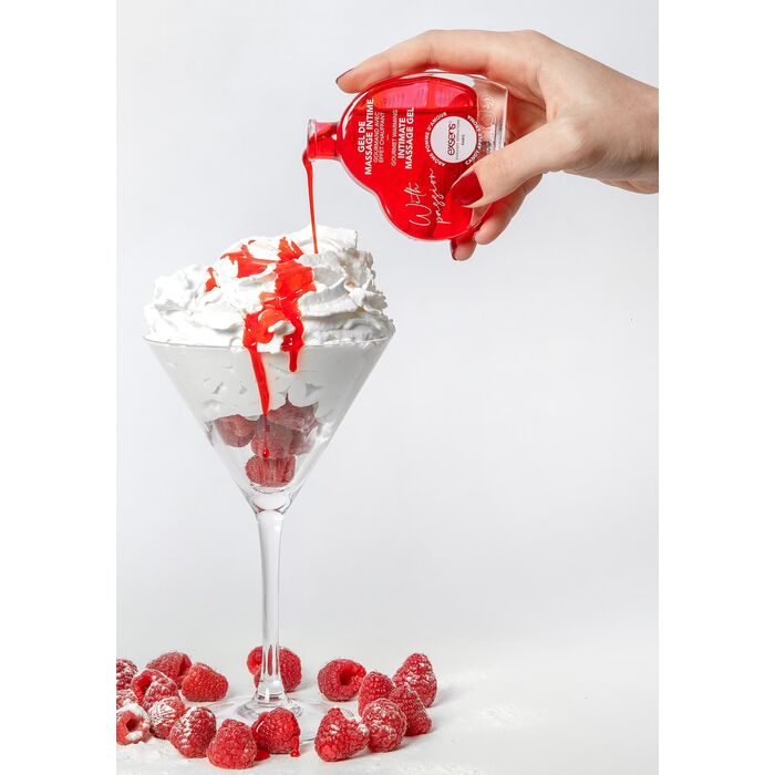 Gel de masaj incalzire cu aroma de mar candy With Passion by Exsens, picurat pe desert cu frisca si zmeura