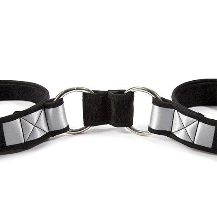 Fifty Shades Of Grey - Catuse Promise To Obey - culoare si material