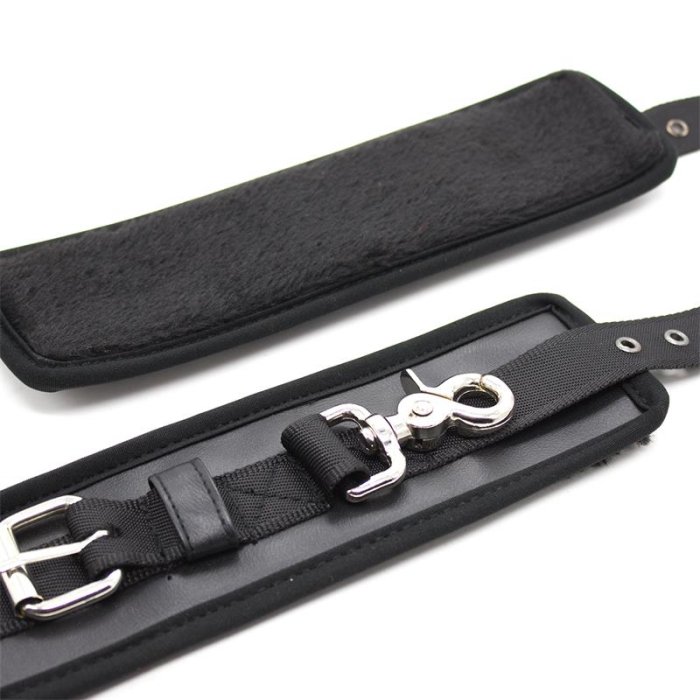Catuse Piele Neagra, Luxury, Big Hoops, Fetish Addict - culoare si material