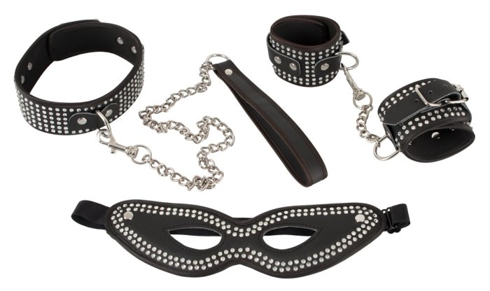 Set catuse de inalta calitate din piele cu strasuri elegante - detaliu design