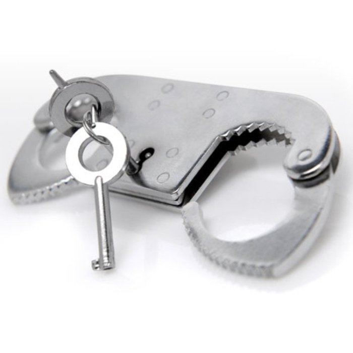 Fetish Fantasy Series Metal Thumb Cuffs - detaliu design