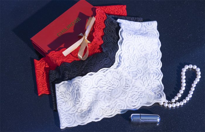 Set chiloti sexy delux cu perle stimulatoare si Vibrator Glont Argintiu, Chilirose, CR 4395 - culoare si material