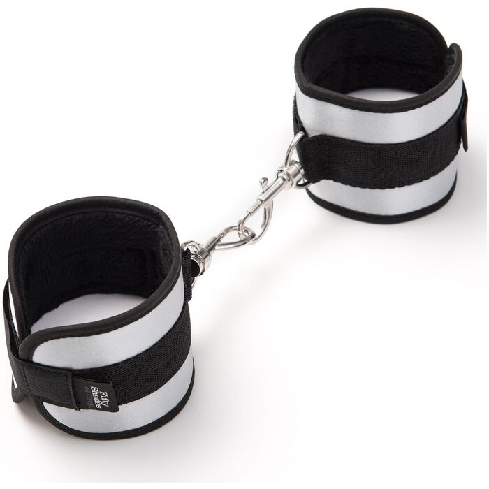 Catuse Fifty Shades of Grey "Totally His"  Argintiu