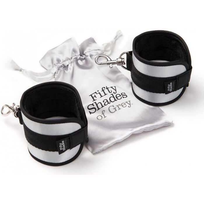Catuse Fifty Shades of Grey "Totally His"  Argintiu